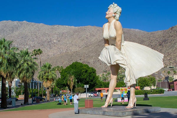 Marilyn Monroe statue in Pam Springs