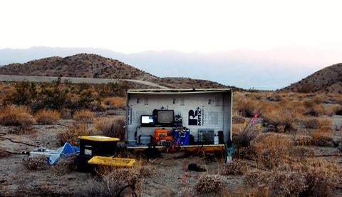 雨の後、砂漠の微生物が温室効果ガスを放出(Following rain, desert microbes exhale potent greenhouse gas)