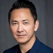 Portrait photo of Viet Thanh Nguyễn.