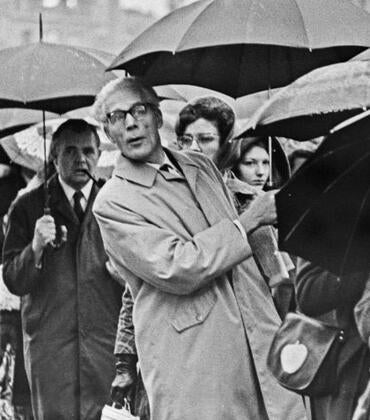 impatience queue of bus riders