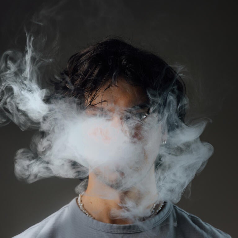 Man vapes