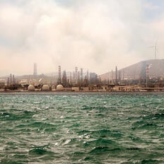 Crude oil refinery by sea