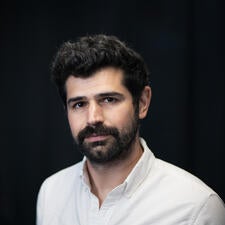 Portrait photo of Noah Arjomand.
