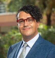 Portrait photo of Jorge Leal.