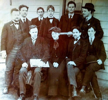 A young Pomeroy with several of her male USDA colleagues in 1910.