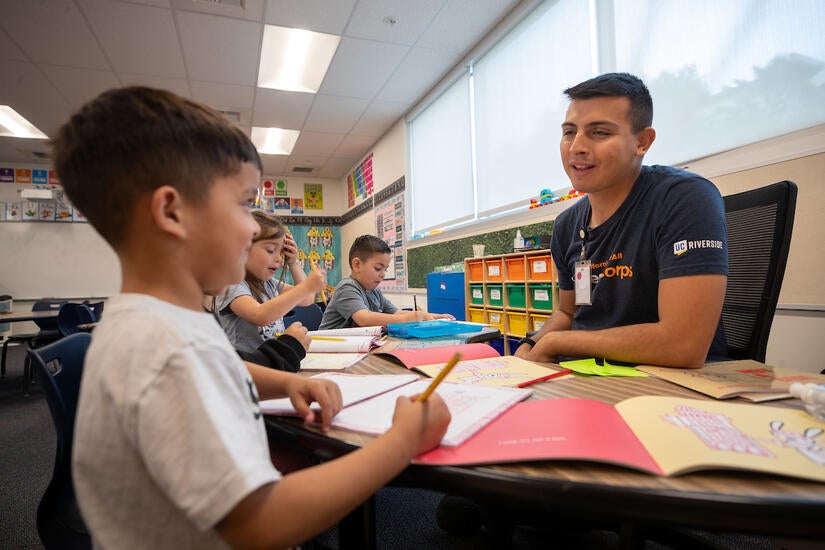 Donald Zárate works with Fremont Elementary School TK students. (UCR/Stan Lim)