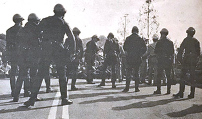 Reagan4 The police officers formed a “V” formation to clear the roadway by Fawcett.